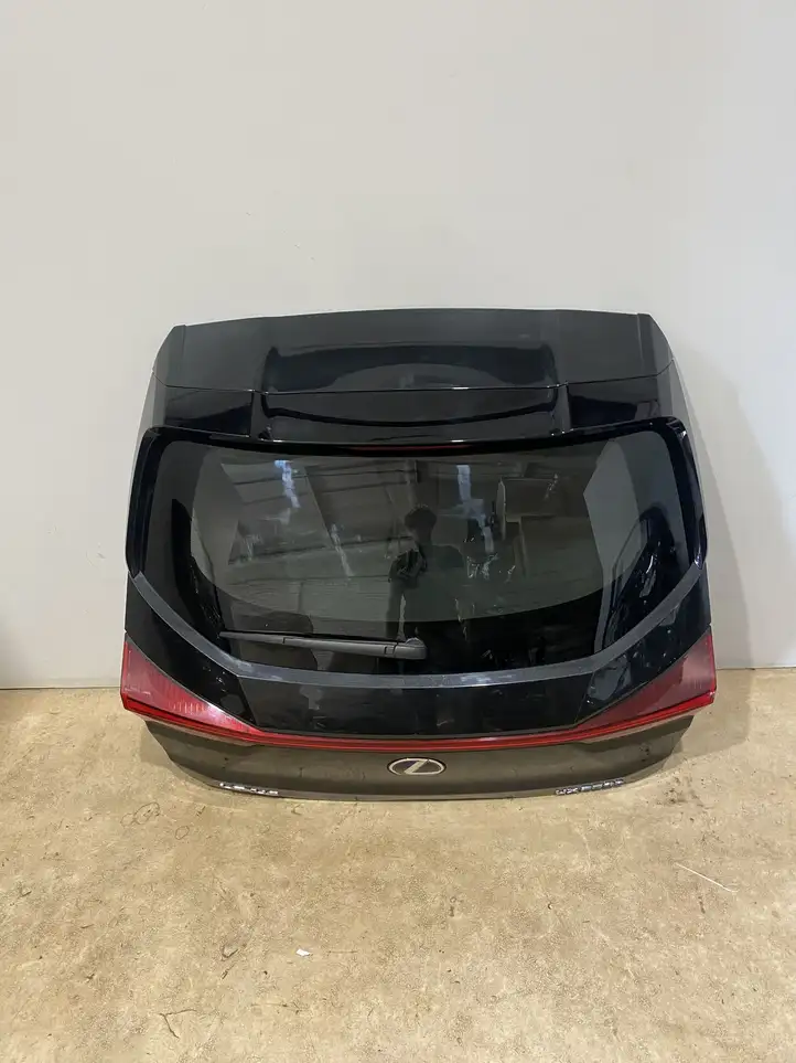 Lexus UX (2020 - ) Крышка багажника — фото 1