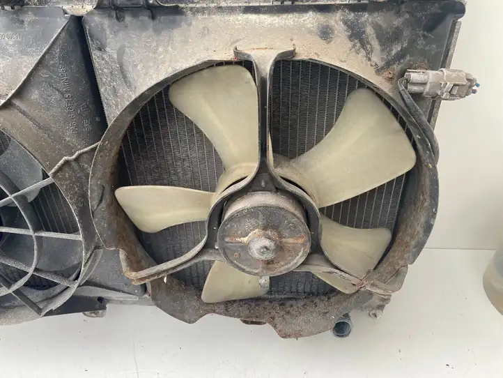 Toyota Avensis T220 (2000 - 2003) 1227502736 Комплект радиаторов охлаждения — фото 3