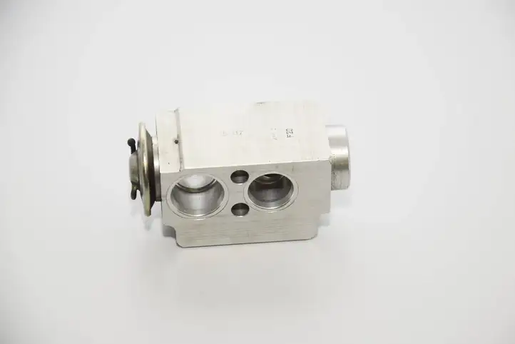 BMW 3 E90 E91 (2005 - 2012) 6981484 Расширительный клапан кондиционера — фото 1