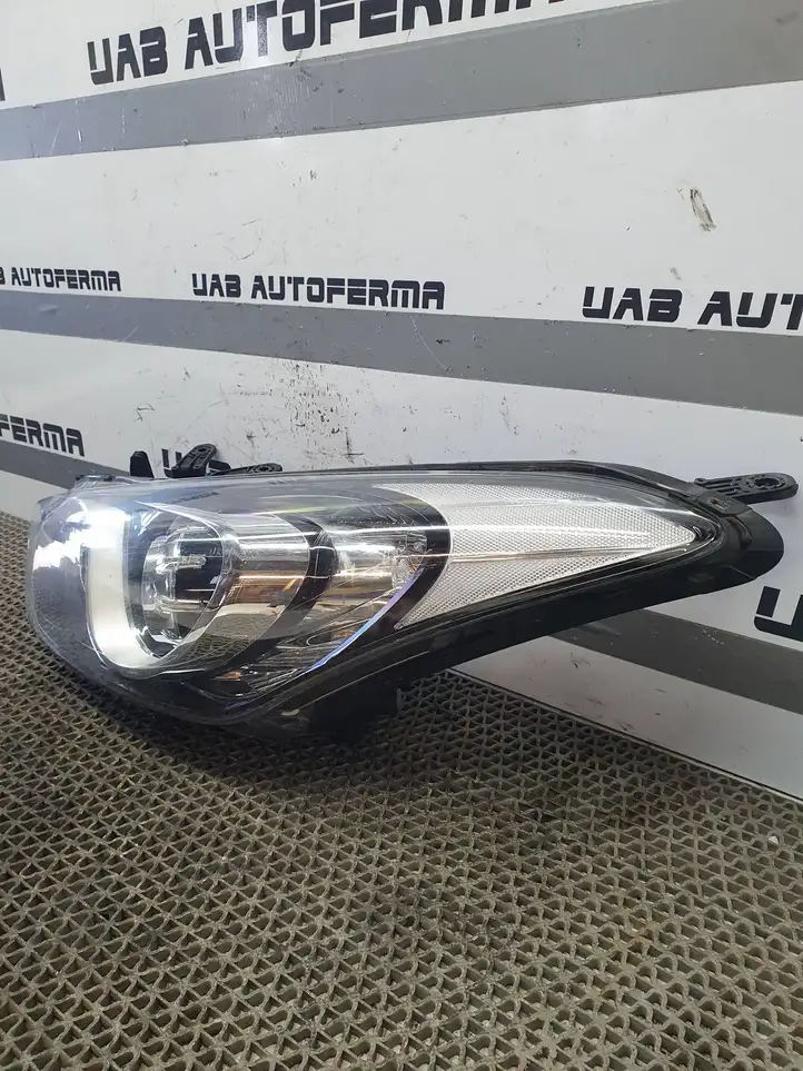 Hyundai i30 (2015 - 2017) 92101A6070 Передняя фара — фото 7