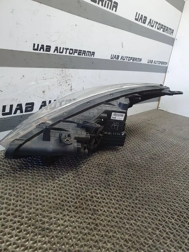 Hyundai i30 (2015 - 2017) 92102A6070 Передняя фара — фото 3