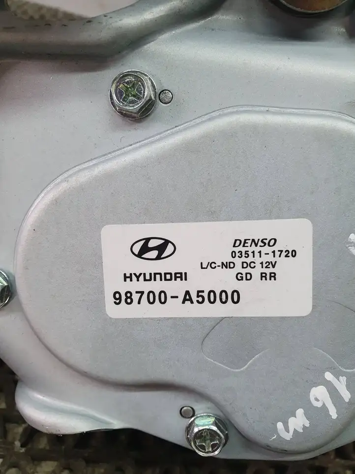 Hyundai i30 (2015 - 2017) 98700A5000 Двигатель стеклоочистителя заднего стекла — фото 6