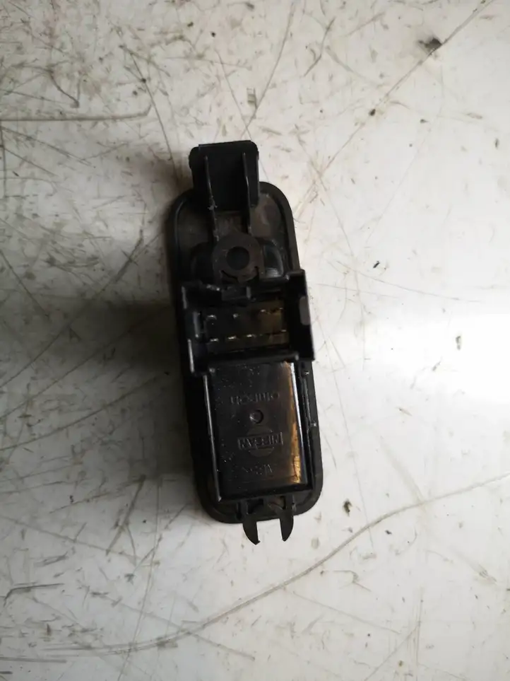 Nissan Primera (2001 - 2008) 80960 Кнопка стеклоподъемников — фото 2