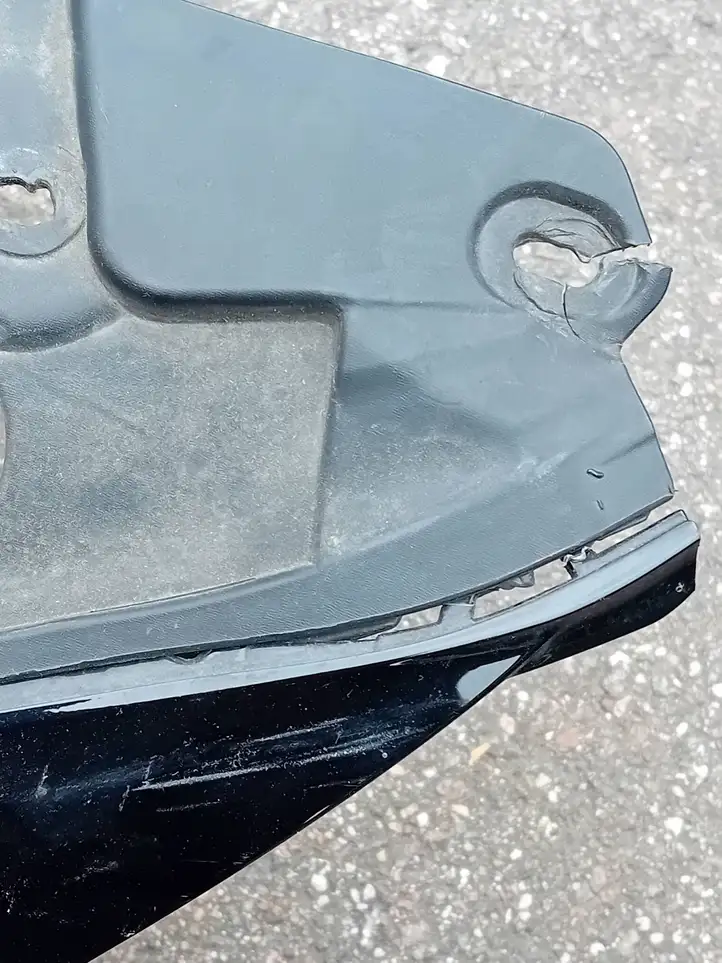 Renault Clio V (2019 - ) Верхняя решетка радиатора — фото 3