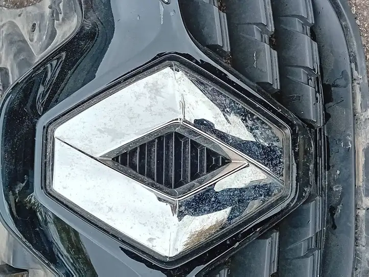 Renault Clio V (2019 - ) Верхняя решетка радиатора — фото 5