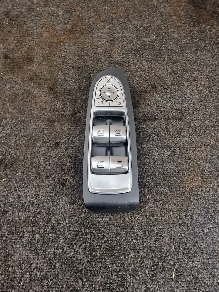 Mercedes-Benz C W205 (2014 - 2021) A2059059004 Блок кнопок стеклоподъемников — фото 1