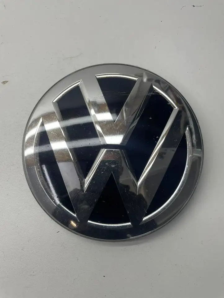 Volkswagen Golf VII (2013 - 2019) 3G0853601A Эмблема автомобиля — фото 1
