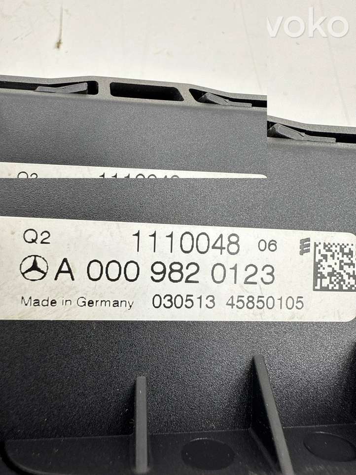 Mercedes-Benz GL X166 (2013 - 2019)  A0009820123 Предохранитель