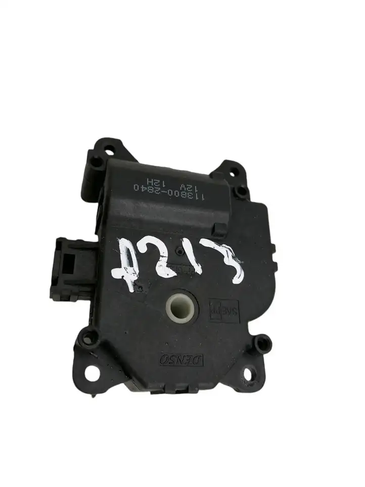 Toyota Auris 150 (2006 - 2012) 1138002840 Двигатель задвижки потока воздуха — фото 1