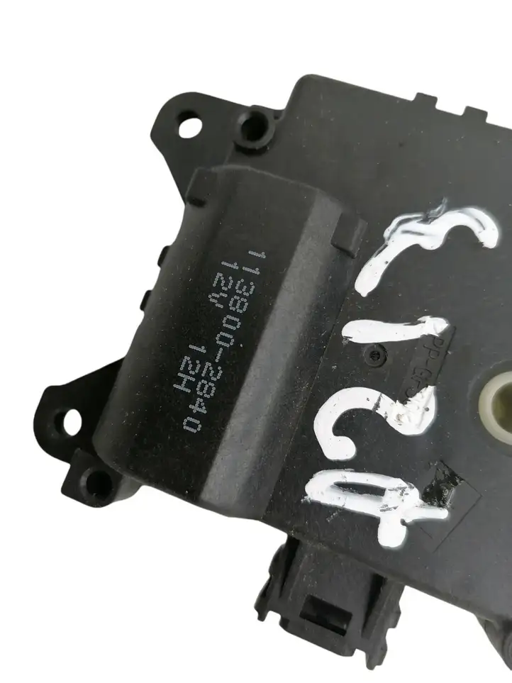 Toyota Auris 150 (2006 - 2012) 1138002840 Двигатель задвижки потока воздуха — фото 3
