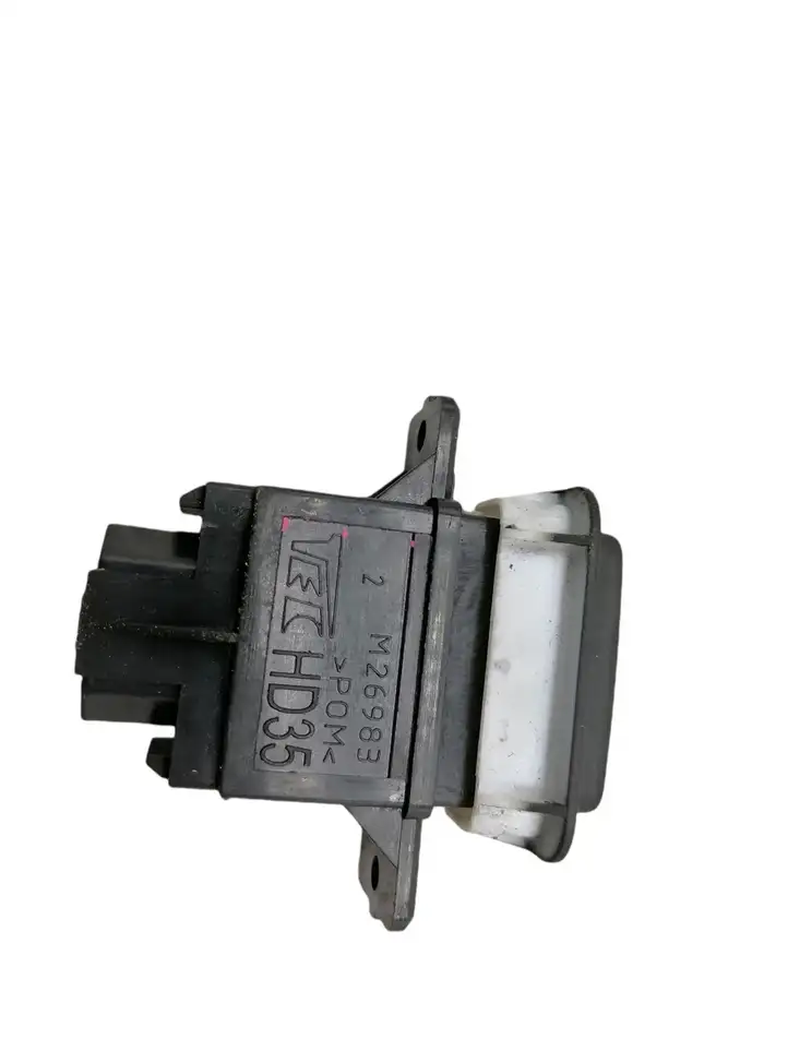 Honda Accord (2008 - 2016) M26983 Кнопка закрытия крышки багажника — фото 3