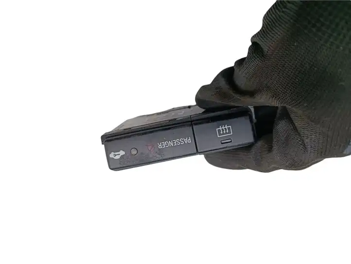 Toyota Avensis T250 (2006 - 2009) 8479005130 Кнопка обогрева стекла — фото 1