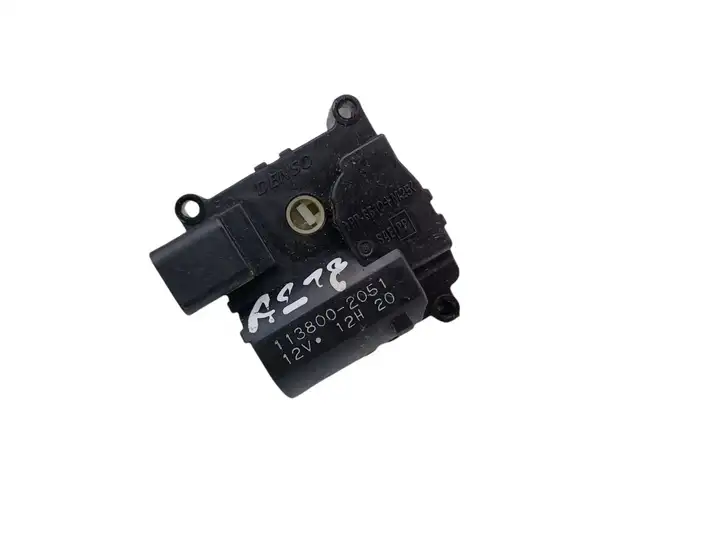 Toyota Avensis T250 (2006 - 2009) 1138002051 Двигатель задвижки потока воздуха — фото 1