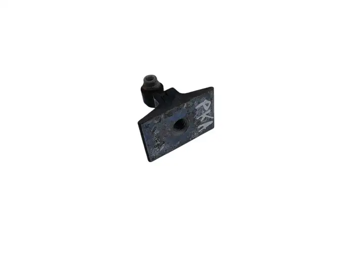 BMW 5 F10 F11 (2009 - 2016) Нижняя петля передней двери — фото 2