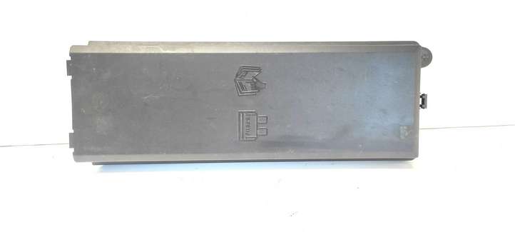 Land Rover Discovery (2004 - 2009)  490000072 Крышка ящика предохранителей