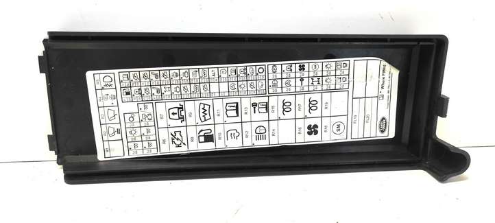 Land Rover Discovery (2004 - 2009)  490000072 Крышка ящика предохранителей