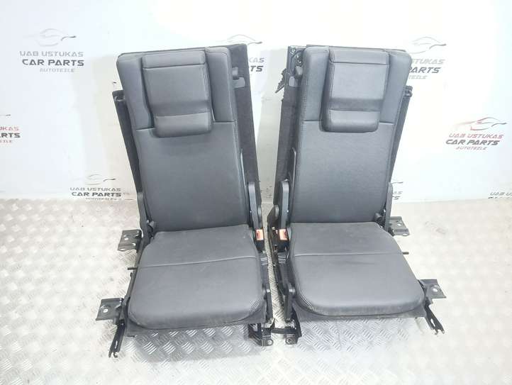 Land Rover Discovery (2004 - 2009)   Комплект отделки дверей