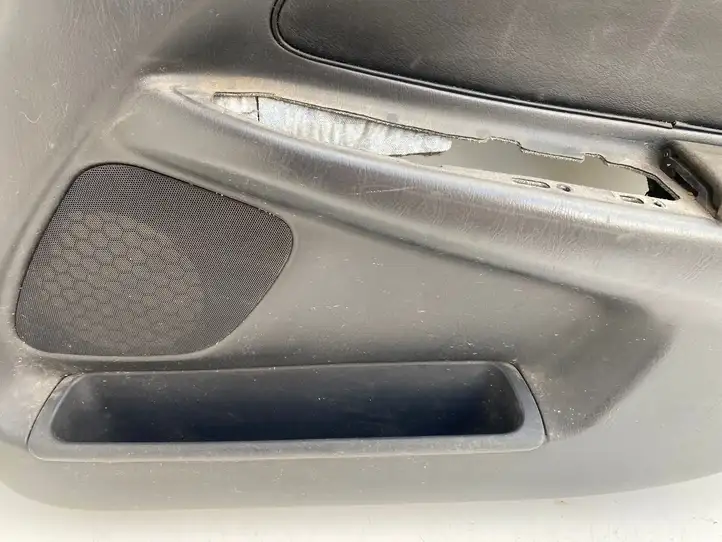 Toyota Avensis T220 (2000 - 2003) Обшивка передней двери — фото 16