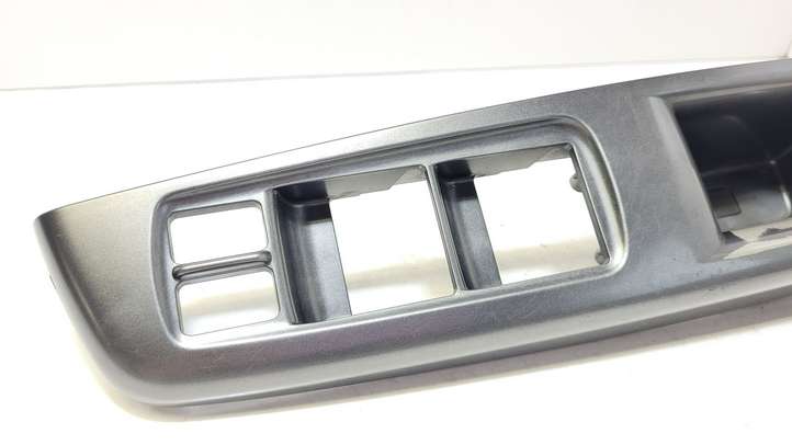 Subaru Forester SH (2008 - 2013)  94266FG520RH Отделка кнопок стеклоподъемника 