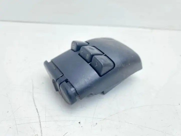 Toyota Avensis T220 (2000 - 2003) 8623020010 Кнопки на рулевом колесе — фото 2