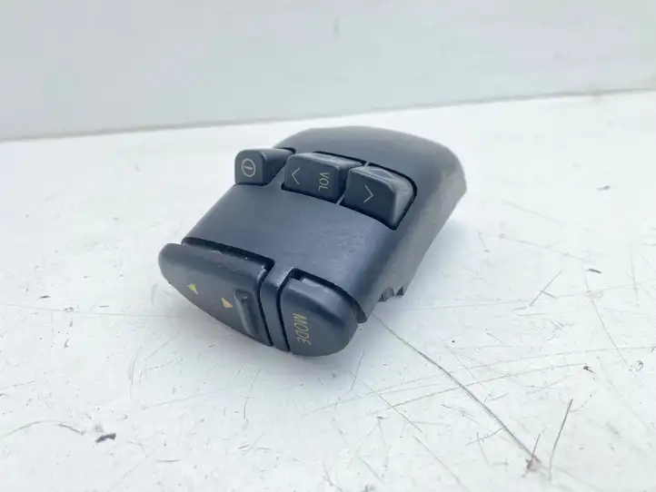 Toyota Avensis T220 (2000 - 2003) 8623020010 Кнопки на рулевом колесе — фото 6