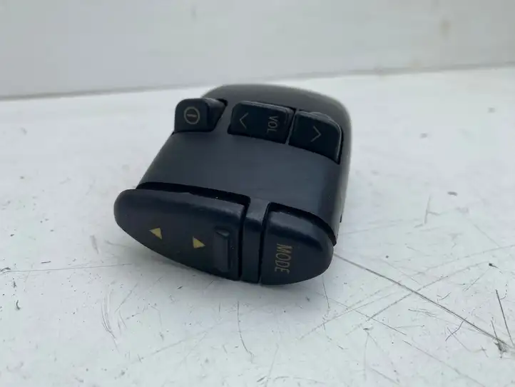 Toyota Avensis T220 (2000 - 2003) 8623020010 Кнопки на рулевом колесе — фото 8