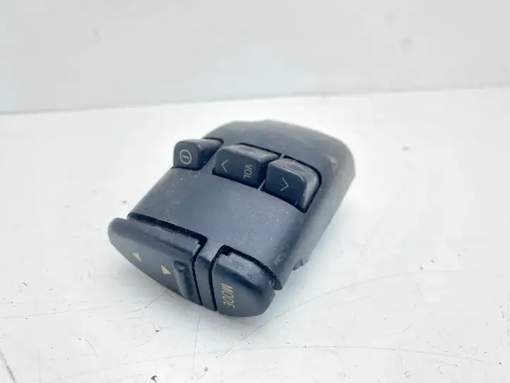 Toyota Avensis T220 (2000 - 2003) 8623020010 Кнопки на рулевом колесе — фото 2