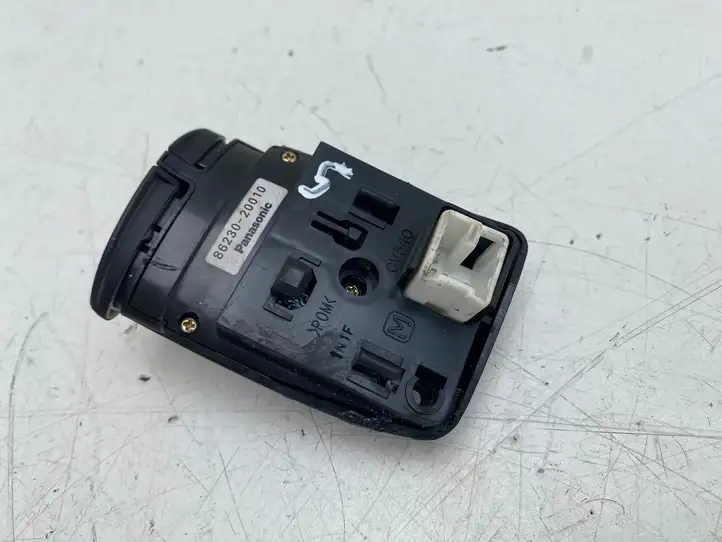 Toyota Avensis T220 (2000 - 2003) 8623020010 Кнопки на рулевом колесе — фото 3