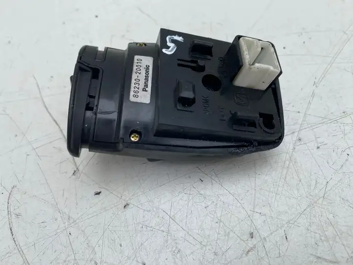 Toyota Avensis T220 (2000 - 2003) 8623020010 Кнопки на рулевом колесе — фото 5