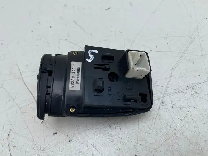 Toyota Avensis T220 (2000 - 2003) 8623020010 Кнопки на рулевом колесе — фото 6
