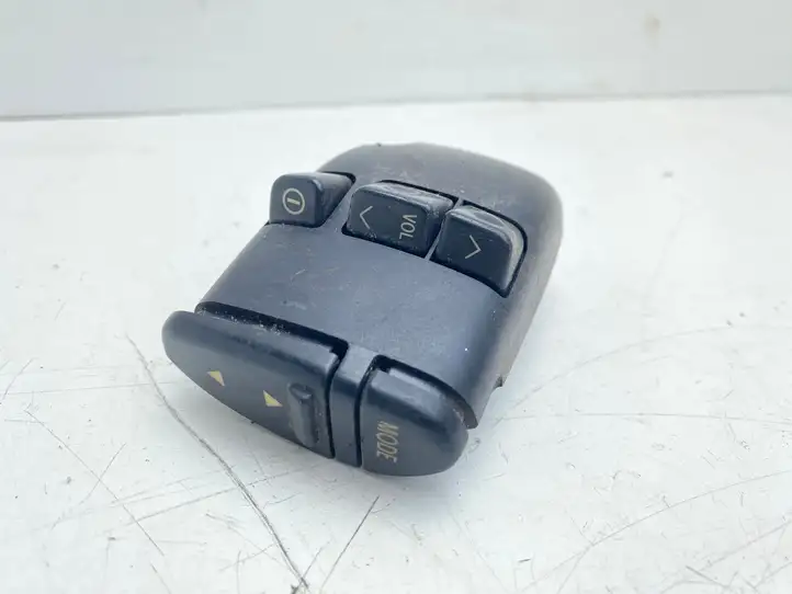 Toyota Avensis T220 (2000 - 2003) 8623020010 Кнопки на рулевом колесе — фото 1