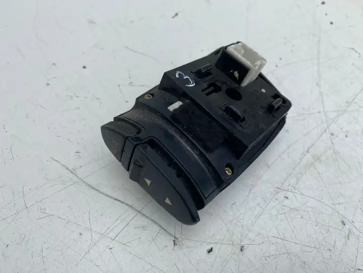 Toyota Avensis T220 (2000 - 2003) 8623020010 Кнопки на рулевом колесе — фото 2