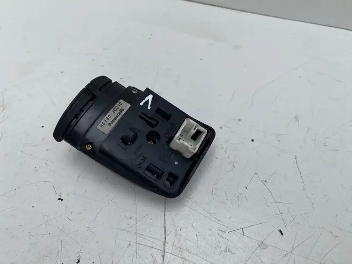 Toyota Avensis T220 (2000 - 2003) 8623020010 Кнопки на рулевом колесе — фото 2