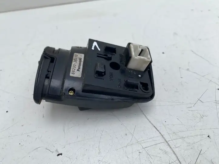 Toyota Avensis T220 (2000 - 2003) 8623020010 Кнопки на рулевом колесе — фото 4
