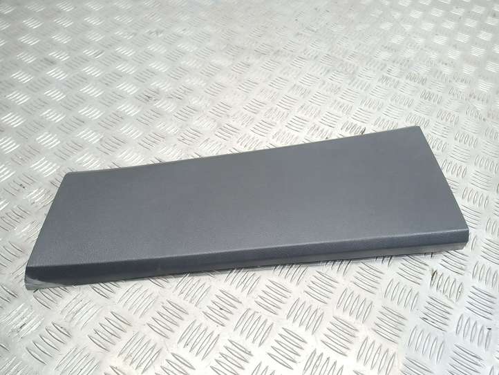 Land Rover Discovery (2004 - 2009)  EMG500290 Отделка стойки (B) (нижняя)
