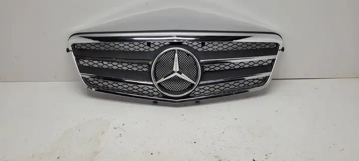 Mercedes-Benz E W212 (2009 - 2016) Верхняя решетка радиатора — фото 1