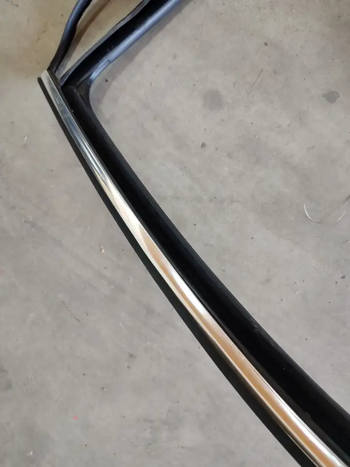 Volkswagen PASSAT B7 USA (2012 - 2016) 561839432A Накладка стекла задней двери — фото 4
