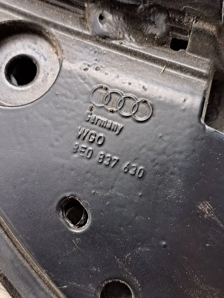 Audi A4 S4 B7 8E 8H (2004 - 2009) 8E0837630 Рамка стекла передней двери — фото 3