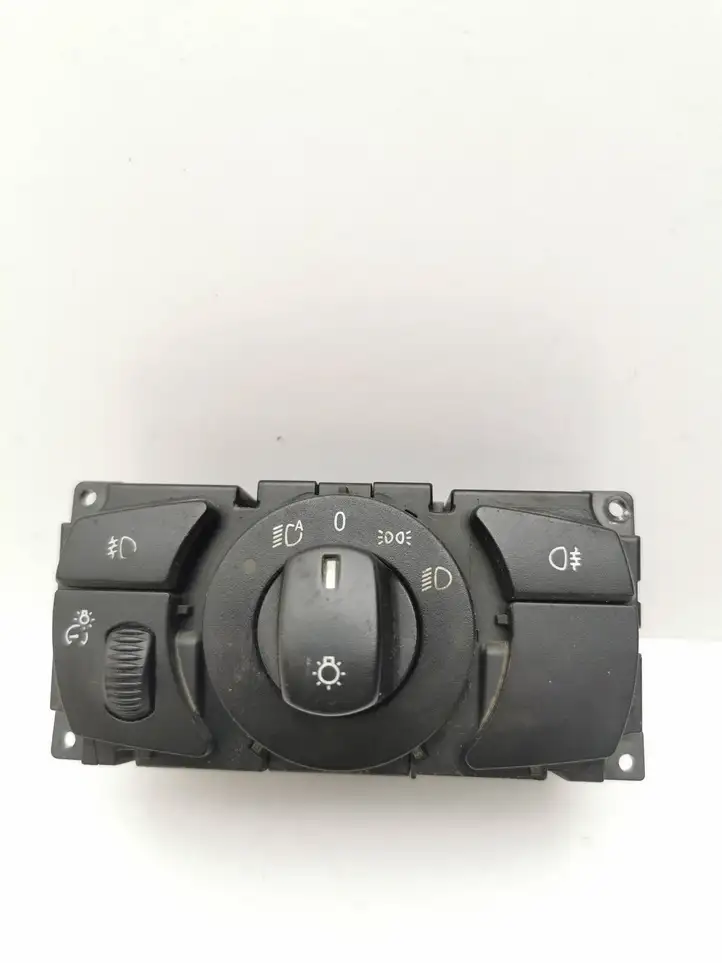 BMW 5 E60 E61 (2004 - 2010) 6953736 Включатель фонарей — фото 1