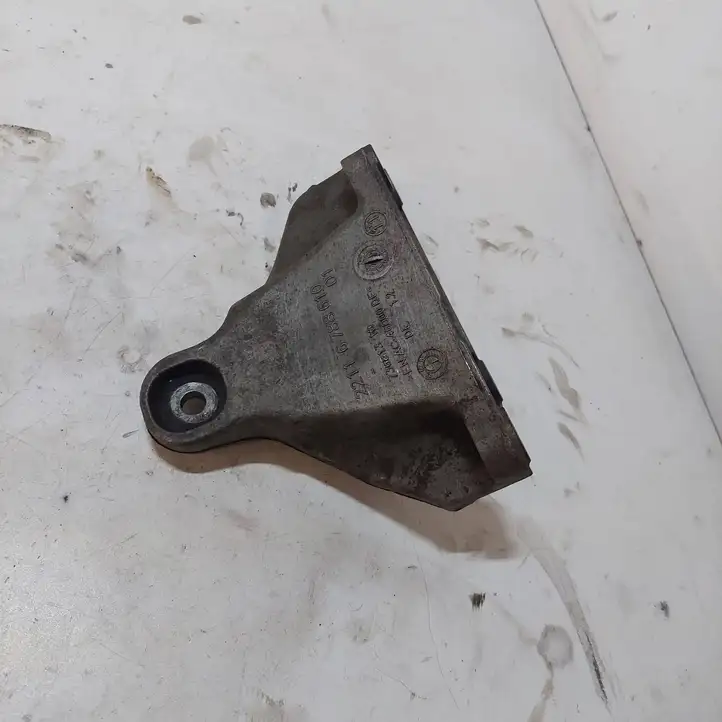 BMW 3 F30 F35 F31 (2012 - 2018) 22116788610 Кронштейн двигателя — фото 1