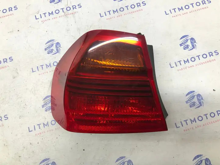 BMW 3 E90 E91 (2005 - 2012) 6937457 Задний фонарь в кузове — фото 1