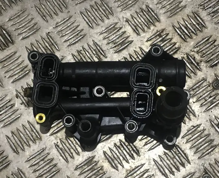 BMW 3 F30 F35 F31 (2012 - 2018) 70379335 Кронштейн масляного фильтра — фото 1