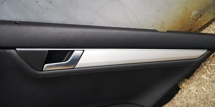 Mercedes-Benz C W204 (2007 - 2014) Обшивка задней двери — фото 3