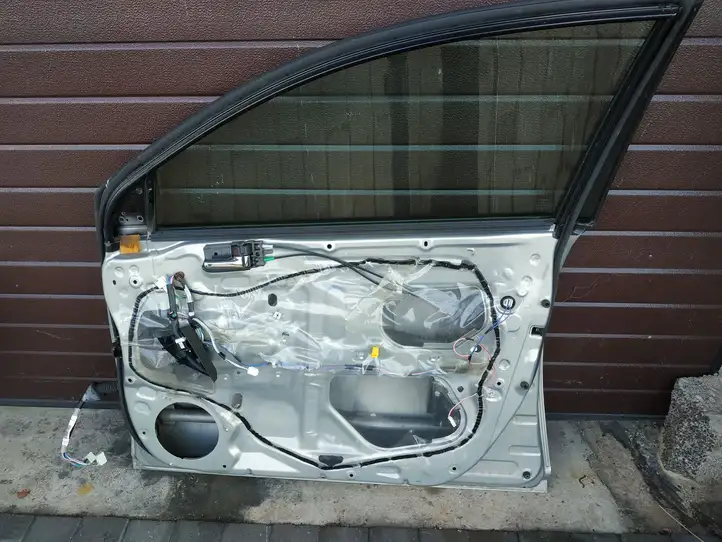 Toyota Avensis T250 (2003 - 2006) Дверь — фото 2