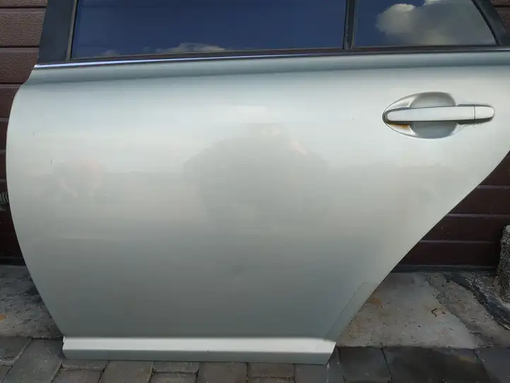 Toyota Avensis T250 (2003 - 2006) Задняя дверь — фото 3