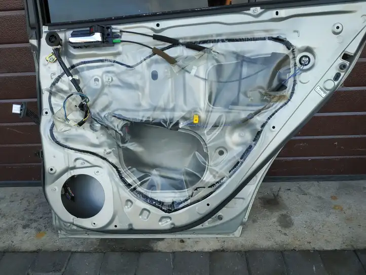 Toyota Avensis T250 (2003 - 2006) Задняя дверь — фото 6