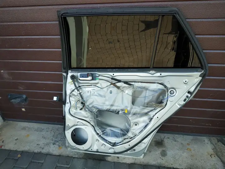 Toyota Avensis T250 (2003 - 2006) Задняя дверь — фото 8