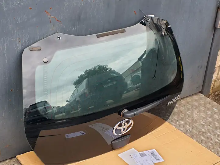 Toyota Aygo AB40 (2014 - 2018) 851300H050 Заднее стекло — фото 1