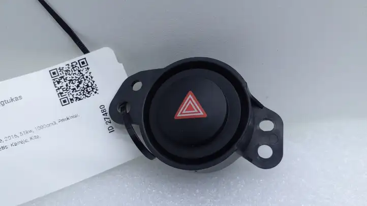 Toyota Aygo AB40 (2014 - 2018) 15B424 Включатель аварийных фонарей — фото 3