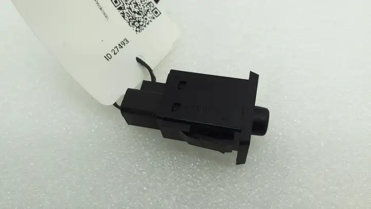 Toyota Aygo AB40 (2014 - 2018) 15D084 Кнопка фаркопа в багажнике — фото 1